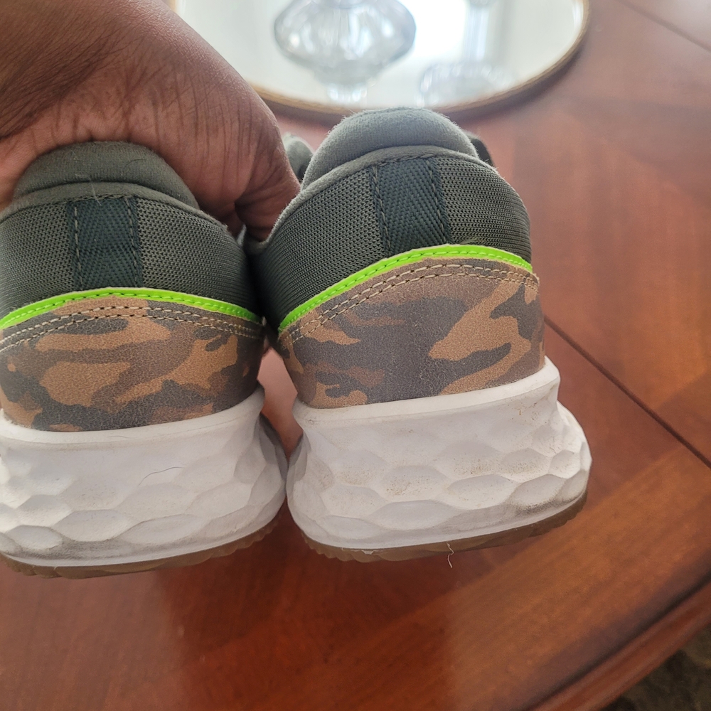 New Balance Green Athletic Shoes - Picture 4 of 5